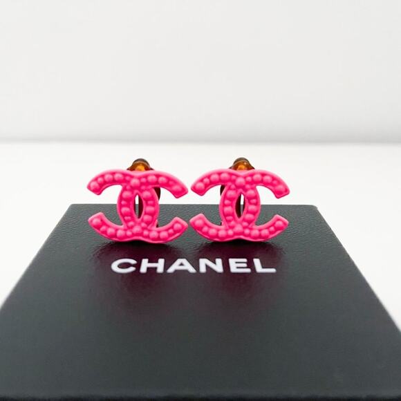 CHANEL Neon Pink Logo CC Earrings Clip Vintage 2005 Y2K - Picture 1 of 15